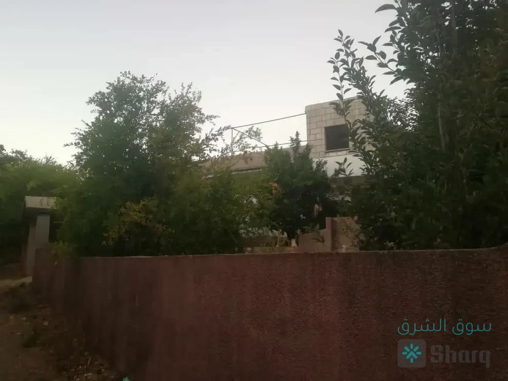 منزل للبيع مع ارض