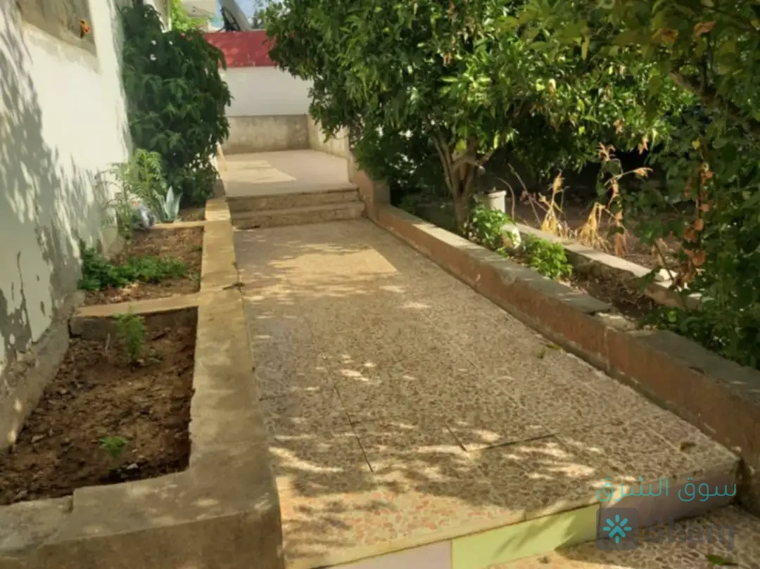 منزل للبيع مع ارض — 3