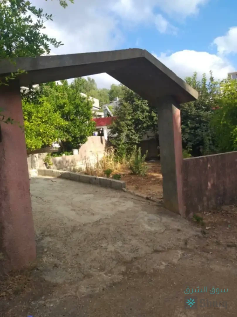 منزل للبيع مع ارض — 4